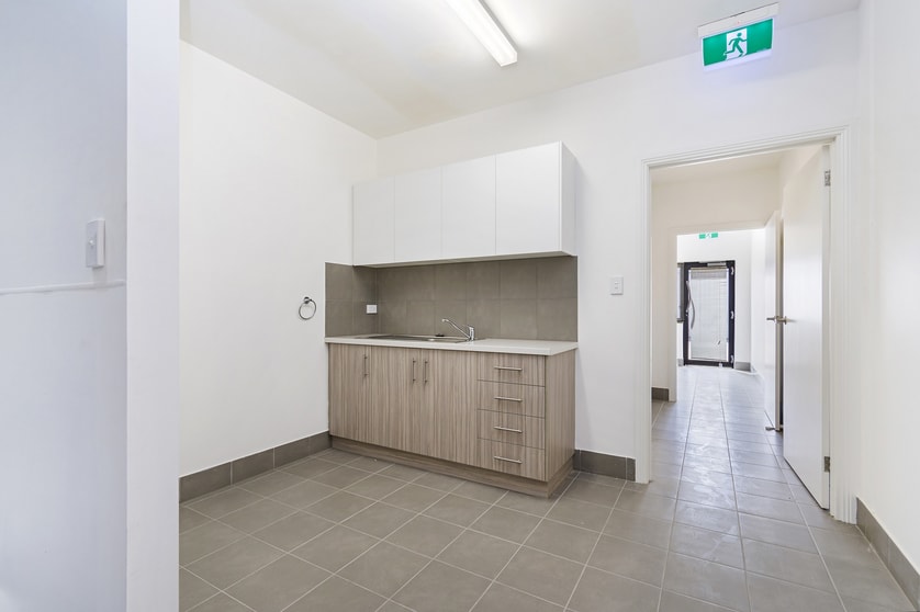 Click to view all images 2/8 Home Avenue Glynde SA 5070 - Image 3