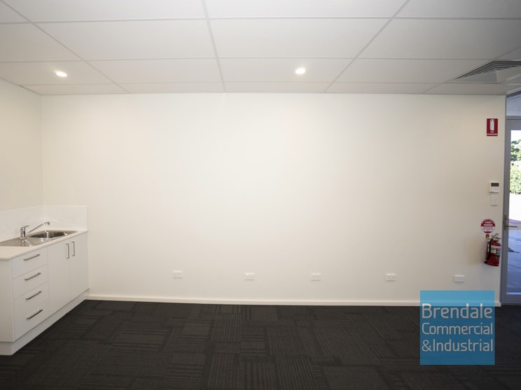 Click to view all images Unit 2/520 Gympie Rd Strathpine QLD 4500 - Image 3