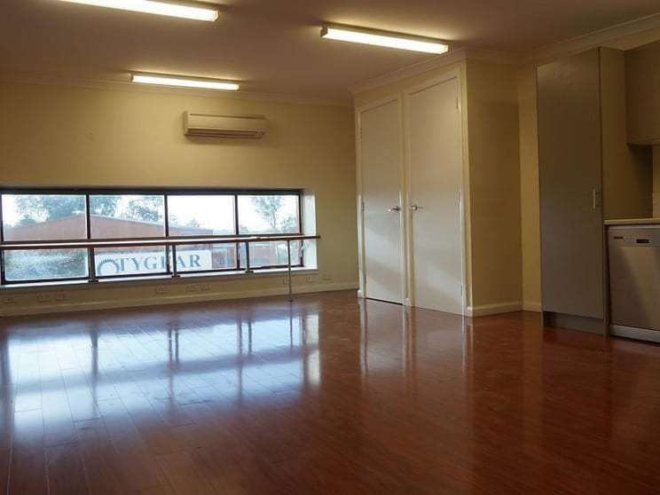 Click to view all images Unit 2/28 Glenwood Drive Thornton NSW 2322 - Image 3