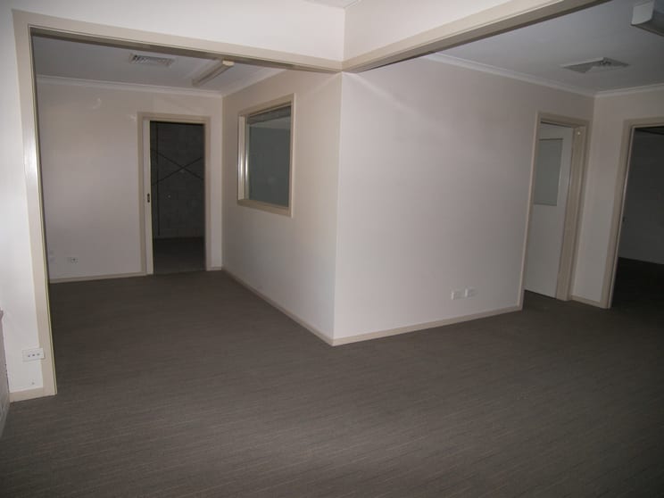 Click to view all images 12 View Street Kangaroo Flat VIC 3555 - Image 2