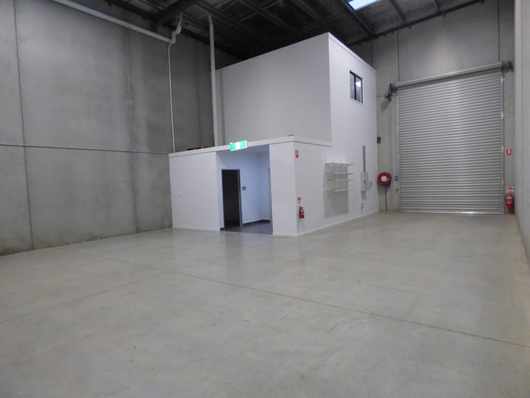 Click to view all images 2/11 - 13 Wells Road Oakleigh VIC 3166 - Image 2