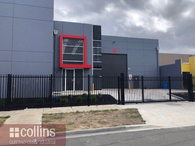 Click to view all images 2/18-20 Morialta Road Cranbourne West VIC 3977 - Image 1