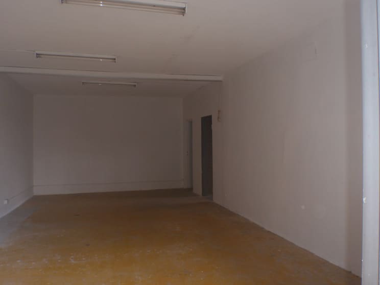 Click to view all images 327E Main Road East St Albans VIC 3021 - Image 3