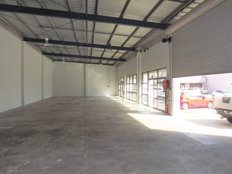 Click to view all images 5/3375 Pacific Highway Slacks Creek QLD 4127 - Image 1