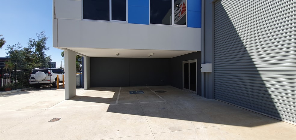 Click to view all images 1/64 Yellowbox Drive Craigieburn VIC 3064 - Image 3