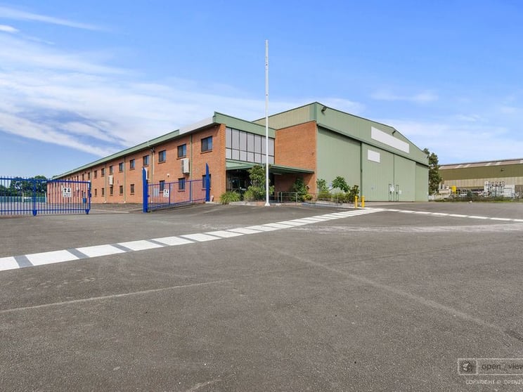 Click to view all images 29 Glastonbury Avenue Unanderra NSW 2526 - Image 1