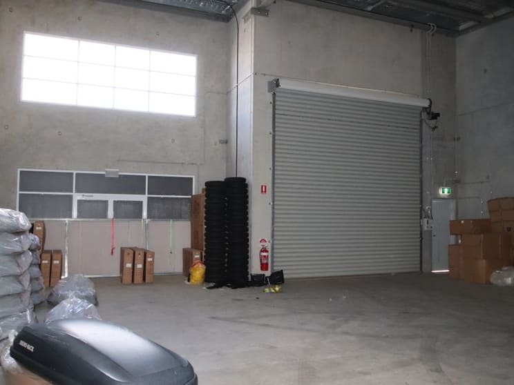 Click to view all images 2/18 Shaban Street Albion Park Rail NSW 2527 - Image 3