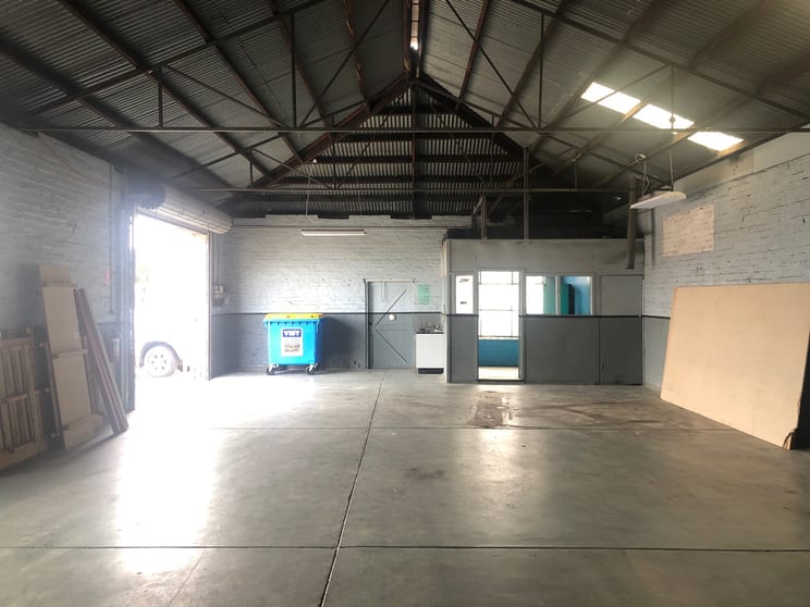 Click to view all images 1/33 Stafford Street Huntingdale VIC 3166 - Image 2