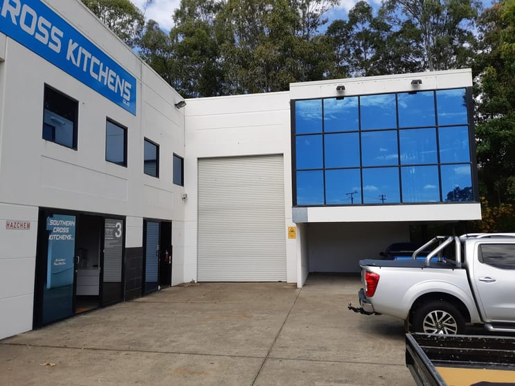 Click to view all images 32 Fremantle Street Burleigh Heads QLD 4220 - Image 3