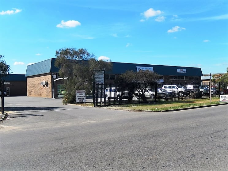 4/2-14 Sheffield Road Welshpool WA 6106 - Image 1
