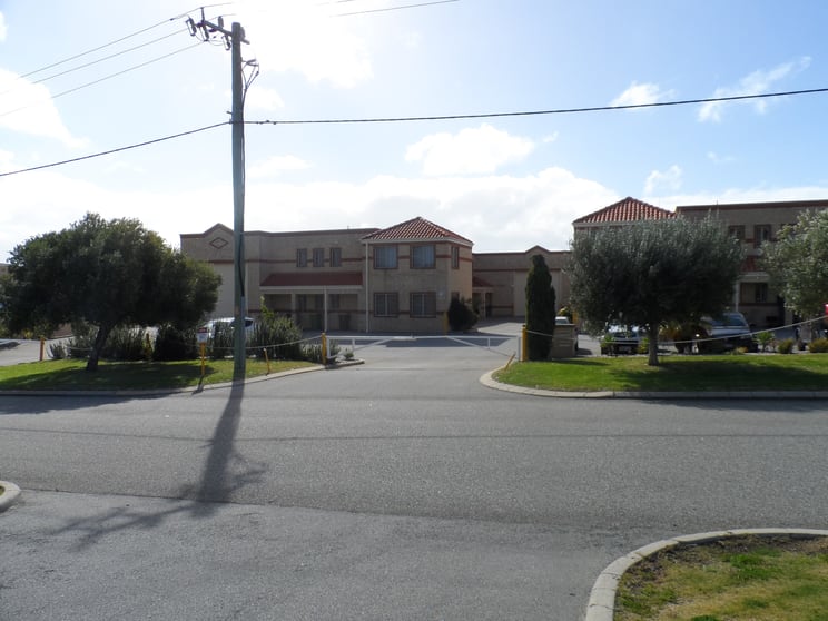 Click to view all images 2/5 Emplacement Crescent Hamilton Hill WA 6163 - Image 3