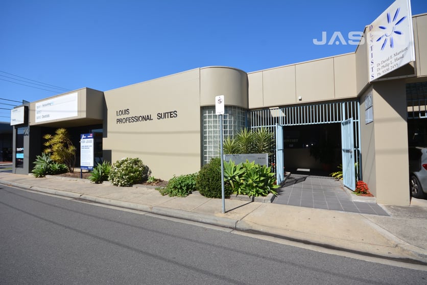 Click to view all images 2/23 Louis Street Airport West VIC 3042 - Image 1