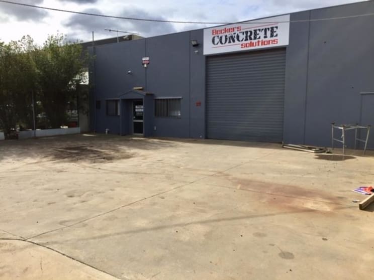 27 Lock Avenue Werribee VIC 3030 - Image 2