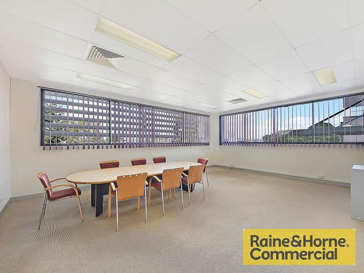 Click to view all images 2/300 Cullen Avenue Eagle Farm QLD 4009 - Image 3