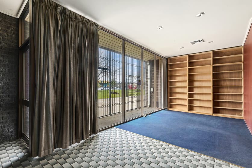 Click to view all images 51B Palmerston St Melton VIC 3337 - Image 2