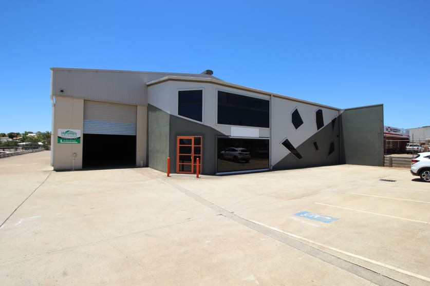 Click to view all images 1/15 Freighter Avenue Wilsonton QLD 4350 - Image 2