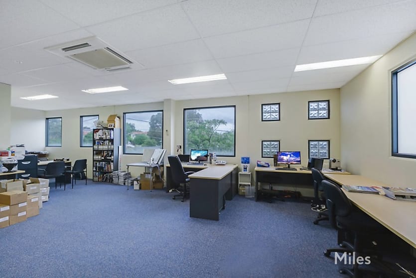 Click to view all images 218C Waterdale Road Ivanhoe VIC 3079 - Image 2