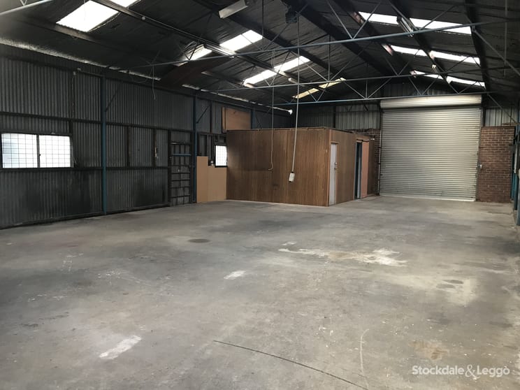 Click to view all images 8 Smythe Street Shepparton VIC 3630 - Image 3