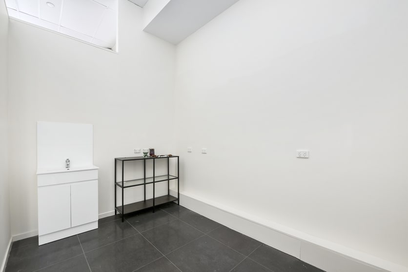 Click to view all images 5/130 High Street Woodend VIC 3442 - Image 3
