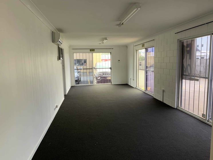Click to view all images 3/239 Brisbane Road Biggera Waters QLD 4216 - Image 3