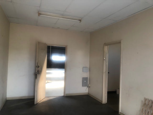 Click to view all images Shed 1/9 Graffin Crescent Winnellie NT 0820 - Image 3