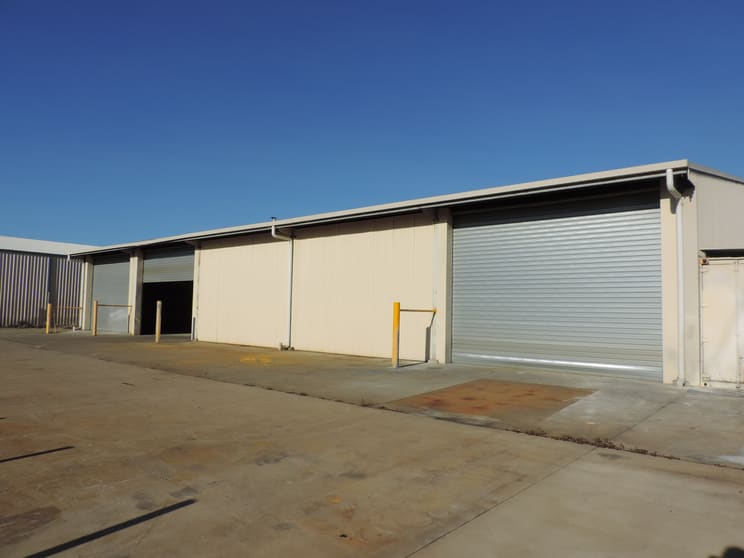 Click to view all images 306 Alexandra Street Kawana QLD 4701 - Image 2