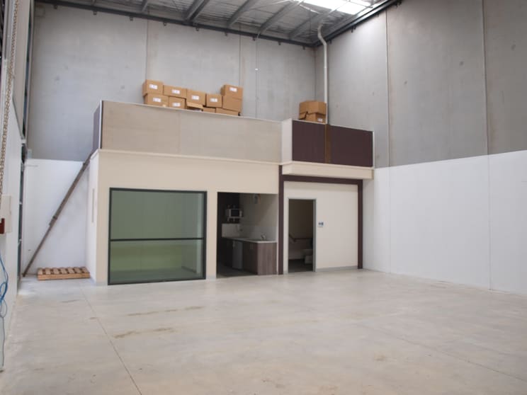 Click to view all images Unit 2/1 Latchford Street Cranbourne West VIC 3977 - Image 3