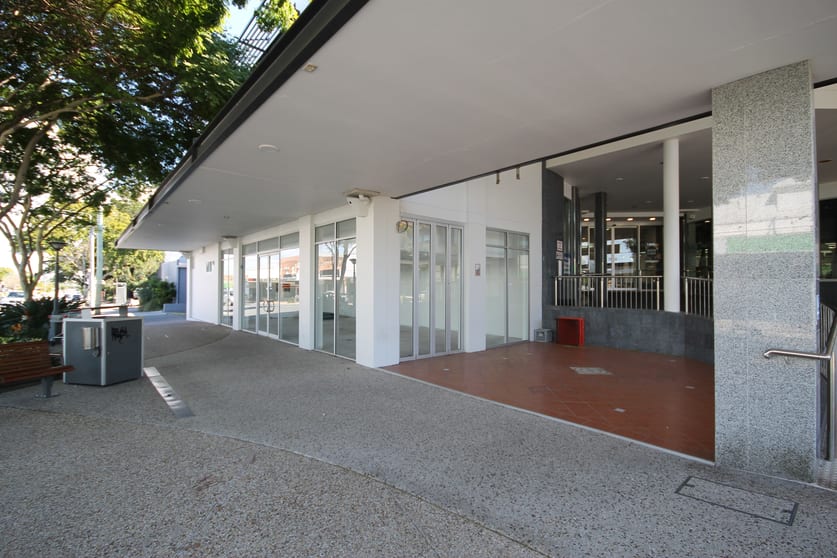 2/89 Bay Terrace Wynnum QLD 4178 - Image 1