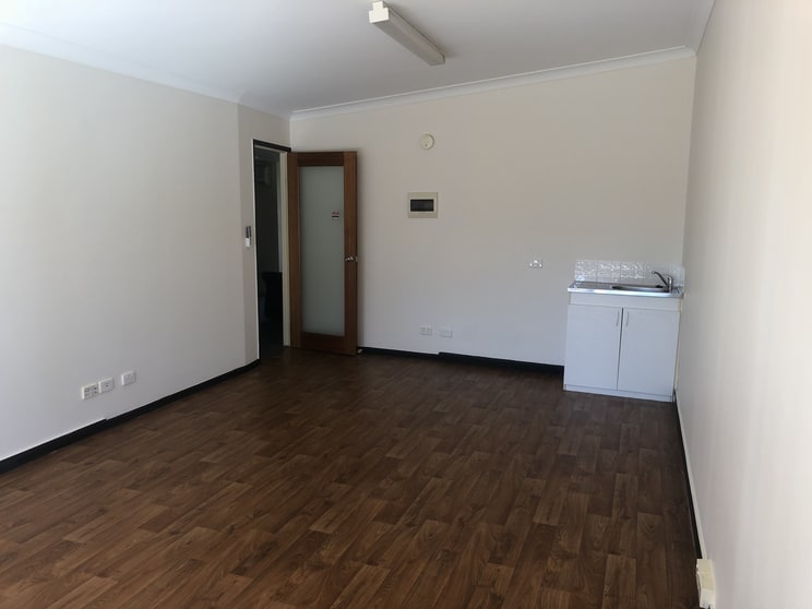 Click to view all images 4/3078 Surfers Paradise Boulevard Surfers Paradise QLD 4217 - Image 1