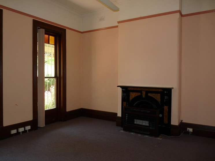 Click to view all images 160 Kite St Orange NSW 2800 - Image 3