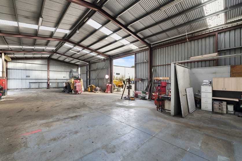 Click to view all images 37 Edols Street North Geelong VIC 3215 - Image 3