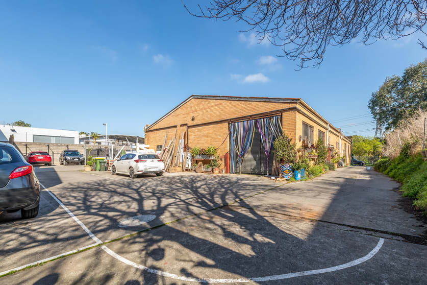 Click to view all images 4 Goldsmith Grove Northcote VIC 3070 - Image 2