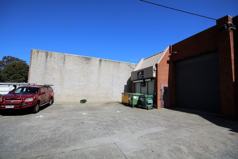 Click to view all images 1/9 Braeside Drive Braeside VIC 3195 - Image 3