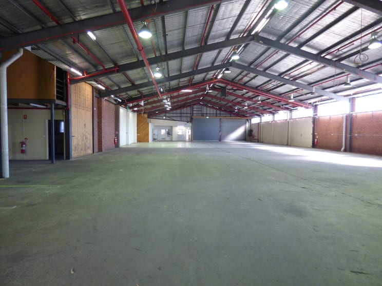 Click to view all images 2 Park Road Oakleigh VIC 3166 - Image 2
