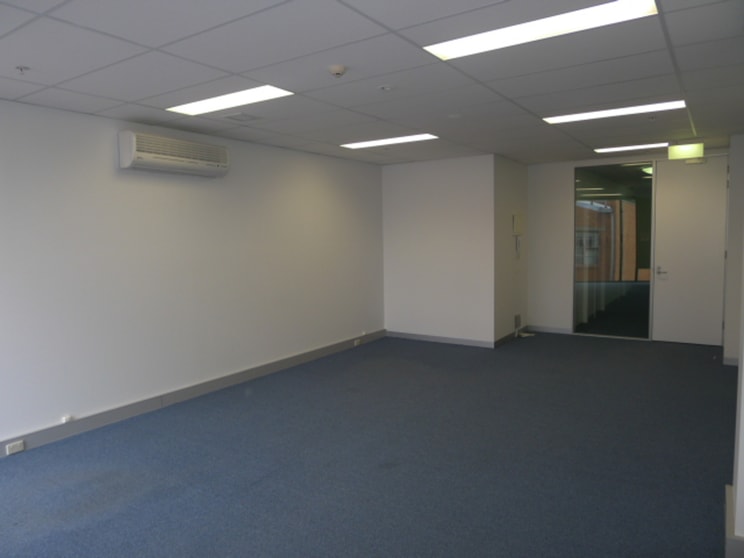 Click to view all images 28/204 Dryburgh Street North Melbourne VIC 3051 - Image 3