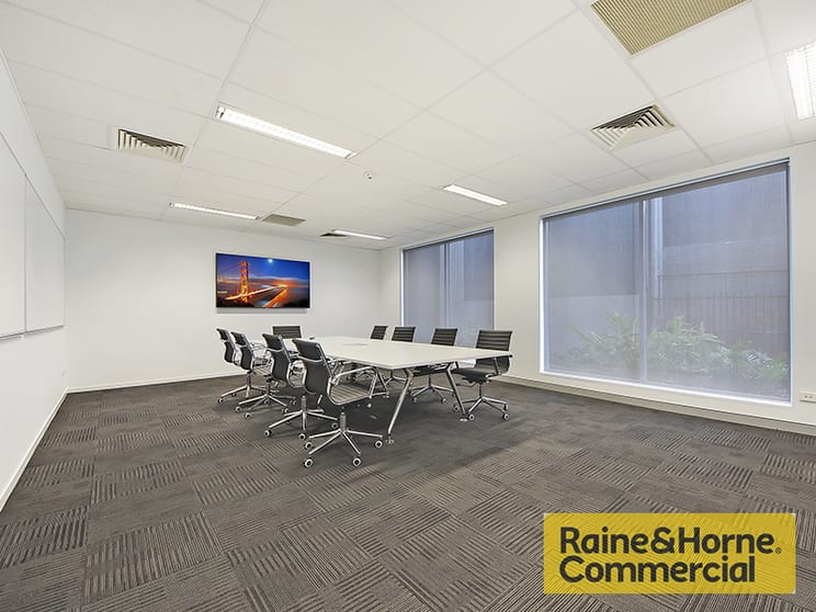 Click to view all images 2/34 Navigator Place Hendra QLD 4011 - Image 3
