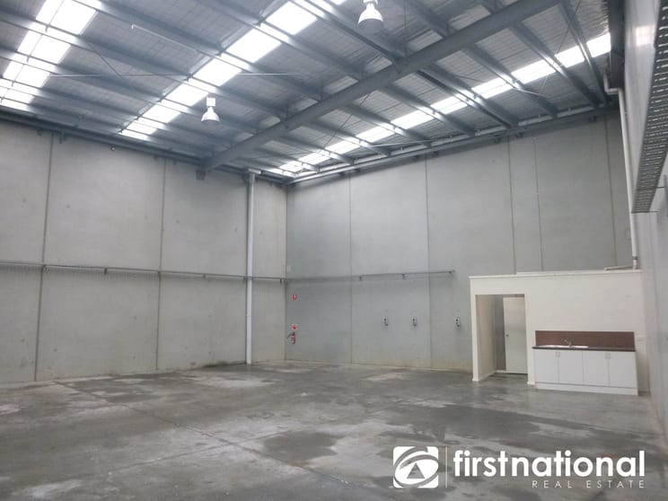Click to view all images 1/10 Hogan Court Pakenham VIC 3810 - Image 2