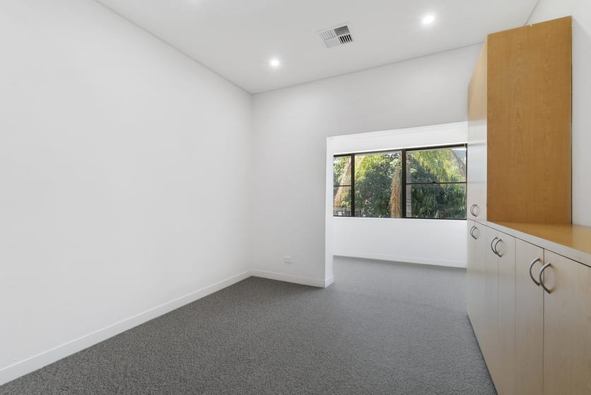 Click to view all images 13/2 Waters Road Neutral Bay NSW 2089 - Image 2