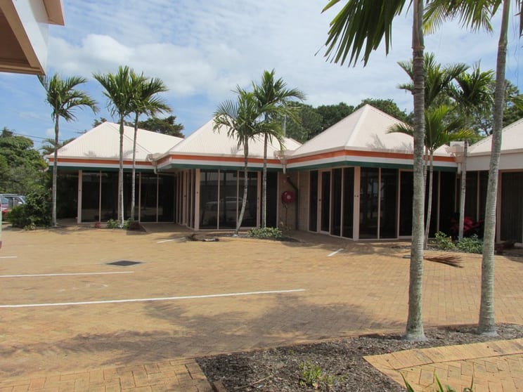 Click to view all images 5-7/564 Esplanade Urangan QLD 4655 - Image 1