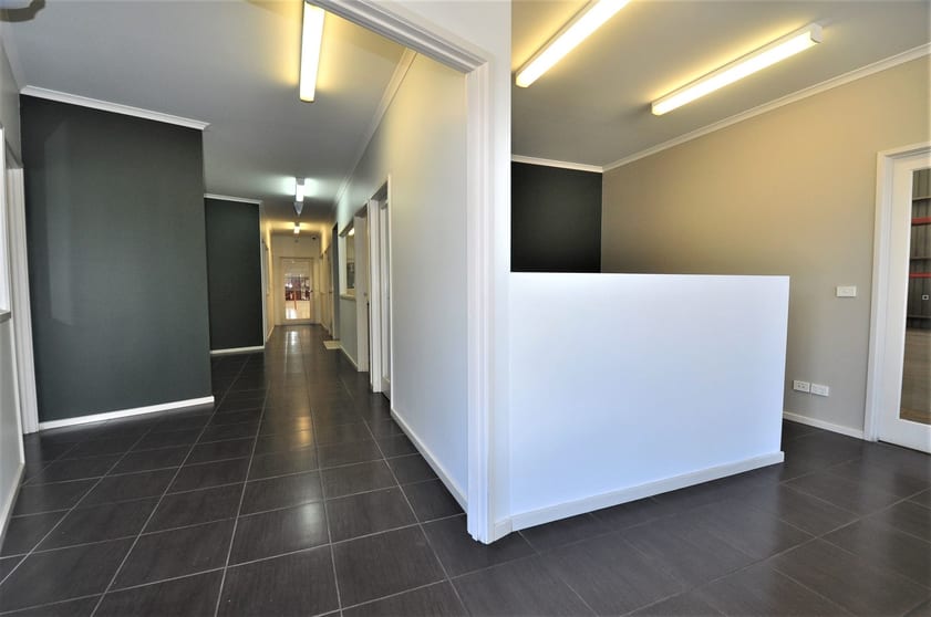Click to view all images 25 Hesling Court East Bendigo VIC 3550 - Image 2