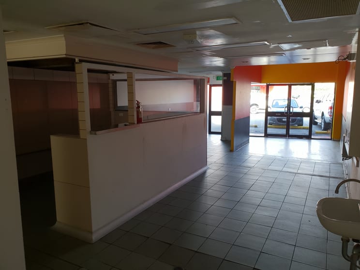 Click to view all images Shop 4 129-137 Minjungbal Drive Tweed Heads South NSW 2486 - Image 2