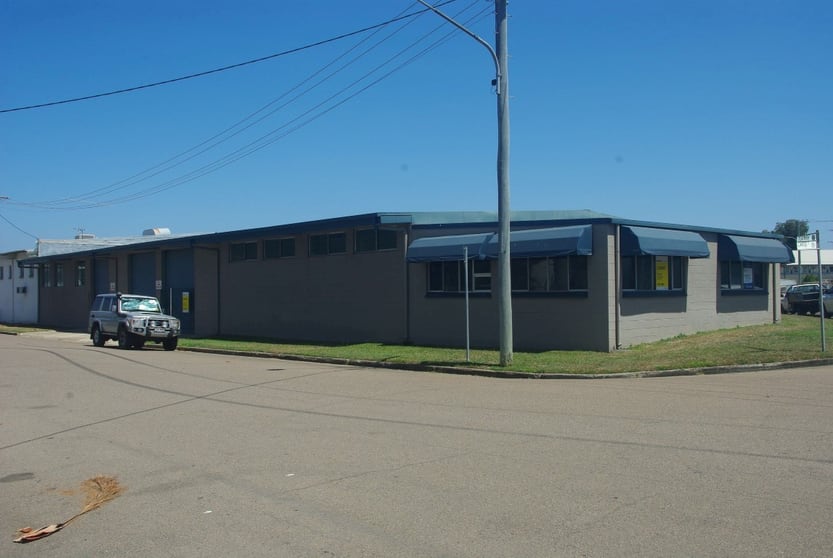Click to view all images Unit 2, 20 Yeatman Street Hyde Park QLD 4812 - Image 1