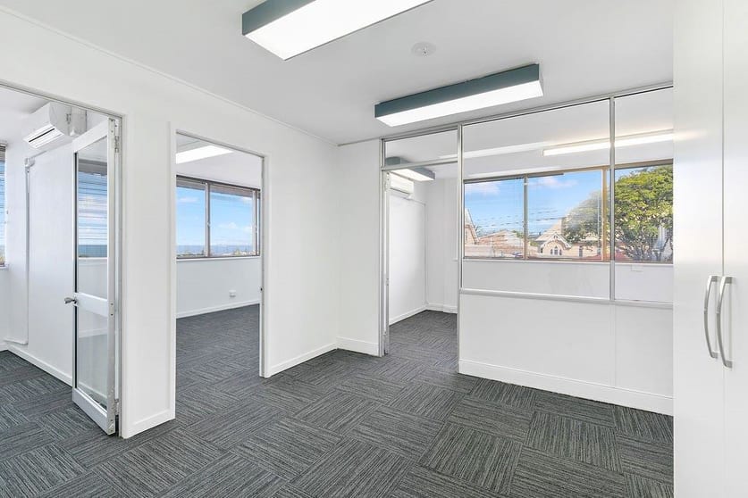 Suite H/184 Bay Terrace Wynnum QLD 4178 - Image 2