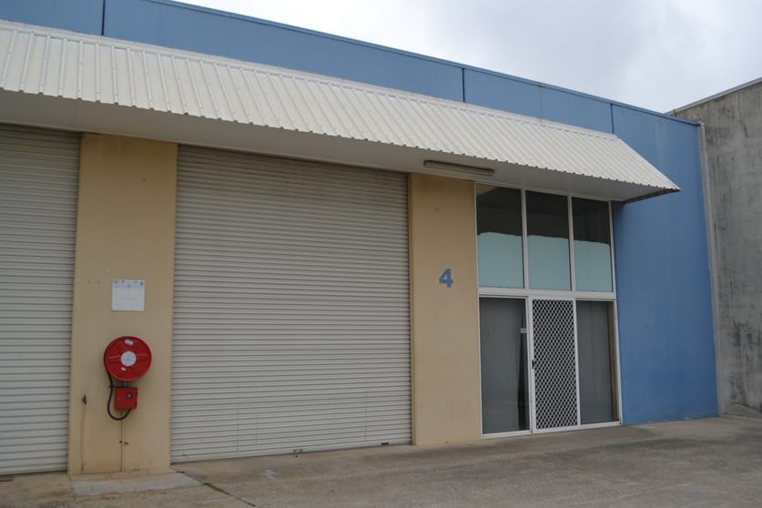 Click to view all images 4/27 Hutchinson Street Burleigh Heads QLD 4220 - Image 2