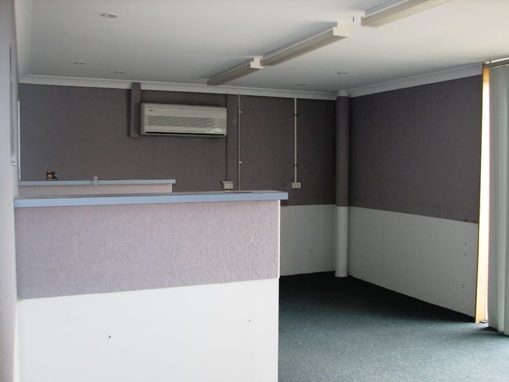 Click to view all images 4/27 Hutchinson Street Burleigh Heads QLD 4220 - Image 3