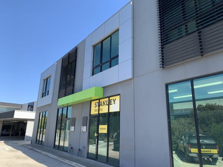 Click to view all images Unit 2/2-73 Wharf Rd Port Melbourne VIC 3207 - Image 1