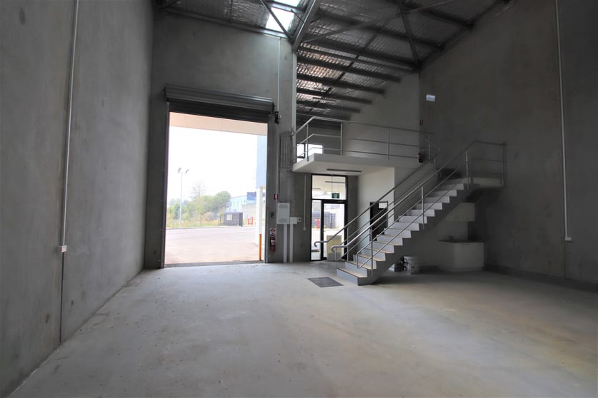 Click to view all images 1/10-12 Sylvester Avenue Unanderra NSW 2526 - Image 2