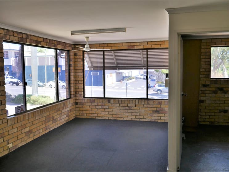 Click to view all images 1/102 Neil Street Toowoomba City QLD 4350 - Image 3