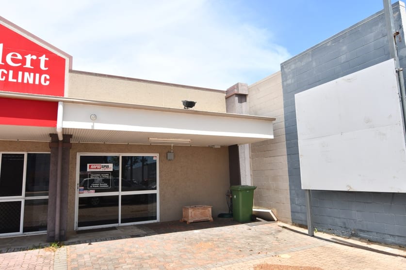 Click to view all images Unit 2, 235 Charters Towers Road Mysterton QLD 4812 - Image 1
