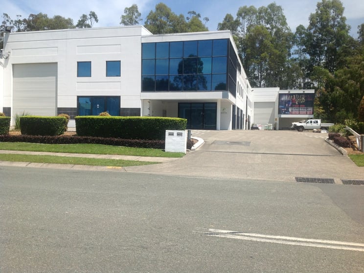 Click to view all images 32 Fremantle Street Burleigh Heads QLD 4220 - Image 2